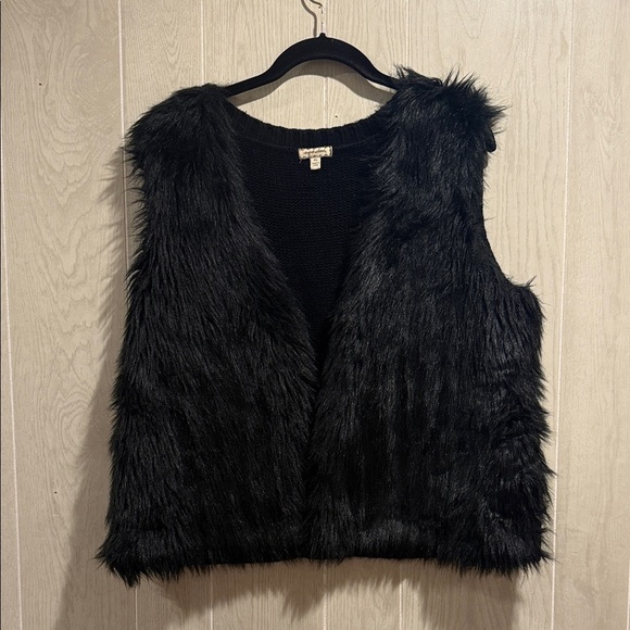 Eyeshadow Black Faux Fur Vest, Sweater Back - Picture 1 of 5